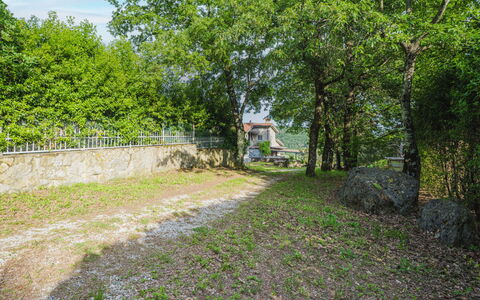 Casa Marepietra: Ciel, Montagne, Jour, Bâtiment, Plante, Paysage Naturel, Maison, Végétation, Montagnes, Arbre