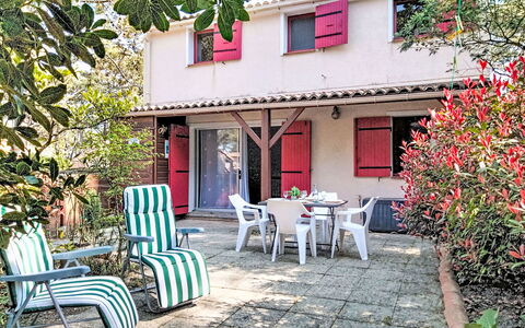 Lacanau 200: Domicile, Chalet, Jardin, Chaise, Mobilier De Jardin, Arrière-Cour, Ombre, Cour, Tableau De Plein Air, Aménagement Paysager