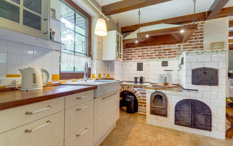 Zatylówka Dom Na Wyspie: Cuisine, Bois, Sol, Design Intérieur, Comptoir, Meubles, Cabinetry, Domicile, Sol, Appareil De Cuisine