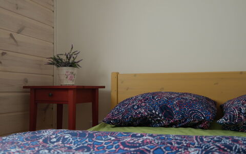 Zatylówka Dom Na Wyspie: Chambre, Lit, Drap De Lit, Meubles, Pièce, Literie, Textile, Linge, Housse De Couette, Cadre De Lit