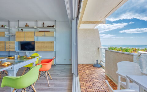 Lacanau 300: Meubles, Table, Chaise, Bâtiment, Bois, Design Intérieur, Sol, Sol, Ombre, Loisir