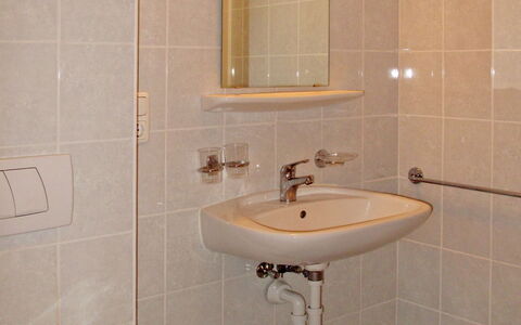 St Valentin San Valentino 618: Salle De Bains, Propriété, Pièce, Tuile, Luminaire Plomberie, Accessoire Salle De Bain, Mur, Toilette, Robinet, Architecture