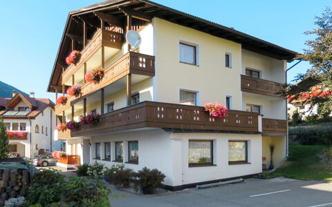 St Valentin San Valentino 619: Bâtiment, Propriété, Maison, Immobilier, Zone Résidentielle, Appartement, Domicile, Architecture, Hôtel, Façade