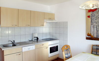 Haupthaus Schönblick (Svh121) 619.6: Propriété, Pièce, Cuisine, Meubles, Cabinetry, Design Intérieur, Bâtiment, Maison, Tuile, Sol