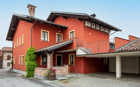 La Grotta di Cech: Ciel, Fenêtre, Bâtiment, Plante, Bois, Maison, Chalet, Design Urbain, Façade