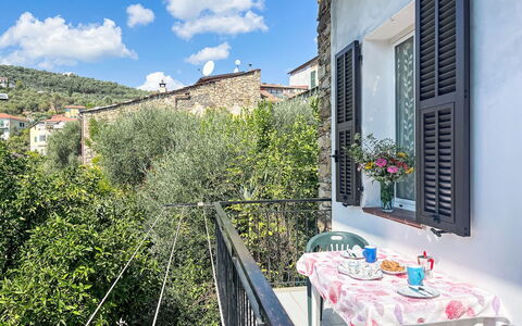 Casa Simona (Dol134): Ciel, Jour, Nuage, Propriété, Plante, Bâtiment, Fenêtre, Table, Bleu Azur, Pot De Fleur