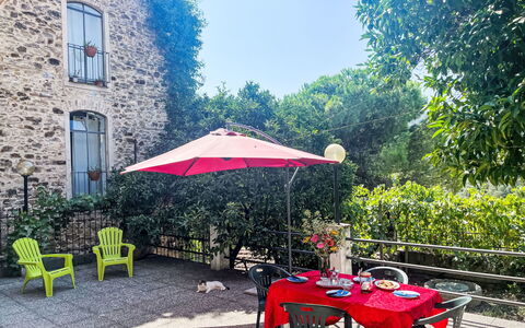Casa Simona (Dol134): Plante, Bâtiment, Ciel, Propriété, Meubles, Table, Fenêtre, Feuille, Ombre, Mobilier De Jardin