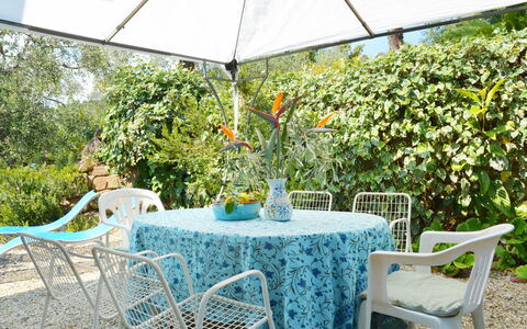 Poggi 624: Propriété, Meubles, Table, Turquoise, Tableau De Plein Air, Maison, Patio, Nappe De Table, Pièce, Chalet