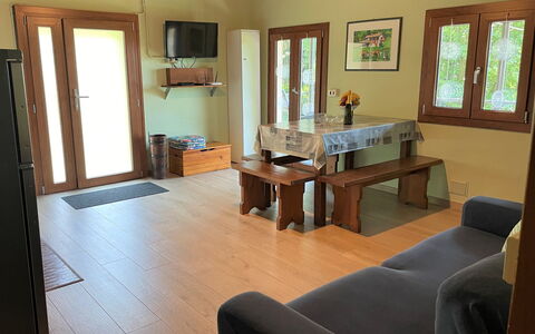 Baita Lavu': Cadre, Canapé, Table, Bois, Bâtiment, Fenêtre, Salon, Design Intérieur, Sol, Sol