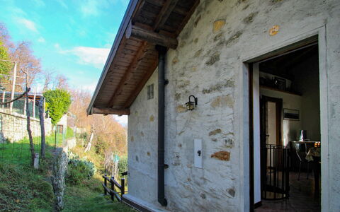 Cascina Ulivi: Plante, Propriété, Ciel, Nuage, Bleu Azur, Fenêtre, Bâtiment, Architecture, Arbre, Bois