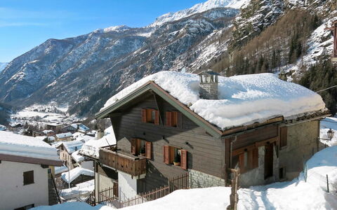 Plen Solei: Neige, Montagne, Bâtiment, Ciel, Fenêtre, Maison, Pente, Montagnes Relief, Arbre, Paysage