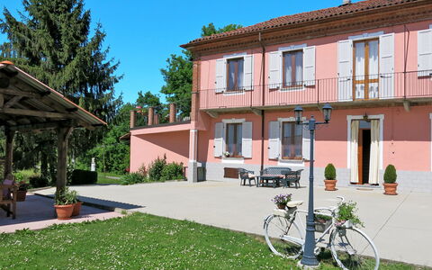 Il Cavaliere: Propriété, Maison, Zone Résidentielle, Bâtiment, Immobilier, Domicile, Quartier, Biens, Herbe, Appartement