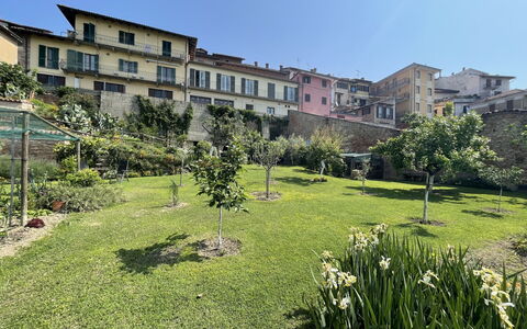 Il Ghiro: Plante, Ciel, Propriété, Bâtiment, La Nature, Fenêtre, Paysage Naturel, Lot Terre, Végétation, Arbre