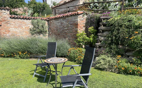 Il Ghiro: Plante, Propriété, Meubles, La Nature, Table, Tableau De Plein Air, Chaise, Arbre, Paysage Naturel, Mobilier De Jardin