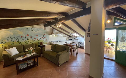 Il Ghiro: Meubles, Propriété, Canapé, Confort, Design Intérieur, Table, Bois, Salon, Sol, Plante D'Appartement
