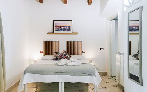 Rêve D'Or: Meubles, Design Intérieur, Mur, Sol, Sol, Bois, Chambre, Lit, Plafond, Pièce