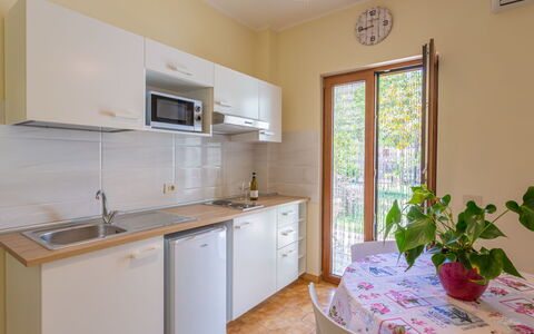 Francavilla al Mare 651: Cabinetry, Evier, Plante, Propriété, Meubles, Évier, Fenêtre, Comptoir, Robinet, Plante D'Appartement