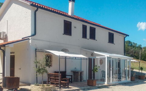 Roseto degli Abruzzi 620: Ciel, Plante, Propriété, Bâtiment, Fenêtre, Nuage, Porte, Chalet, Ombre, Zone Résidentielle