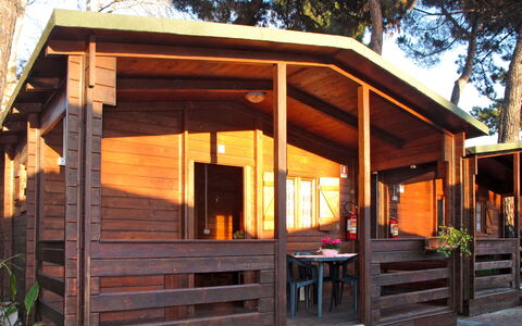Marina di Massa 631: Cabane En Rondins, Bâtiment, Cabanon, Maison, Chalet, Siding, Batiments Jardin, Pièce, Domicile, Porche