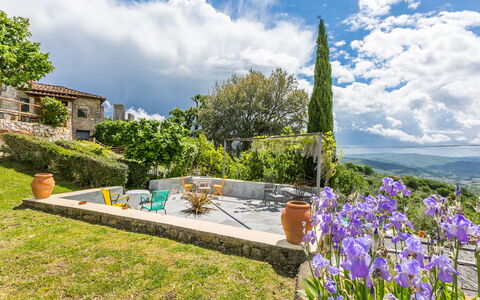 Ambra 651: Nuage, Plante, Ciel, Fleur, Bâtiment, Arbre, Paysage Naturel, Fenêtre, Herbe, Zone Rurale