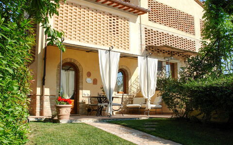 L' Ulivo: Propriété, Bâtiment, Maison, Immobilier, Domicile, Architecture, Cour, Biens, Façade, Hacienda