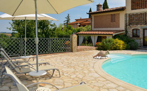 L' Ulivo: Propriété, Piscine, Bâtiment, Immobilier, Maison, Patio, Domicile, Vacances, Ombre, Arrière-Cour