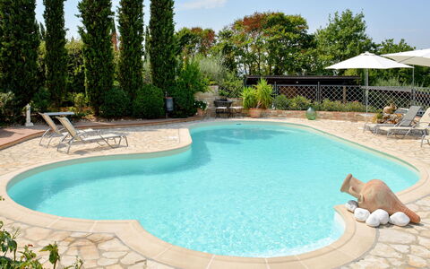 L' Ulivo: Piscine, Propriété, Loisir, L'Eau, Arrière-Cour, Immobilier, Herbe, Ville Resort, Maison, Bâtiment