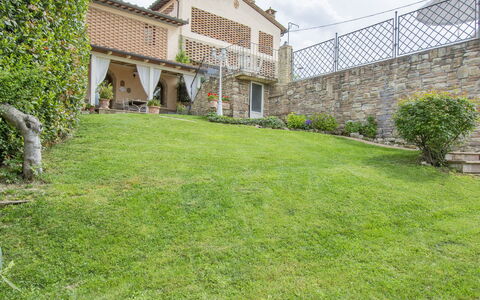 L' Ulivo: Plante, Ciel, Nuage, Végétation, Lot Terre, Herbe, Chalet, Paysage Naturel, Couverture De Sol, Paysage