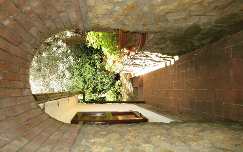 Ulivo: Pièce, Architecture, Mur, Bâtiment, Plafond, Cambre, Maison