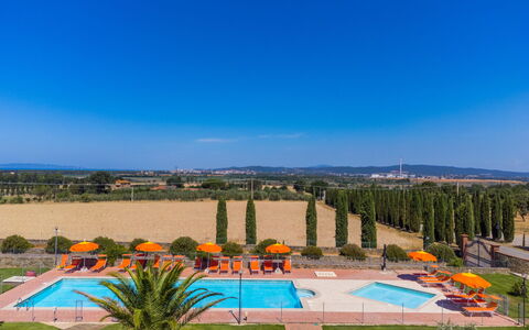 Scarlino 648: Ciel, Plante, Jour, Arbre, Lot Terre, Piscine, Herbe, Loisir, Paysage, Design Urbain