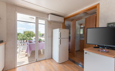 I Girasoli 648.2: Propriété, Meubles, Cabinetry, Bâtiment, Télévision, Bois, Design Intérieur, Table, Chaise, Salon