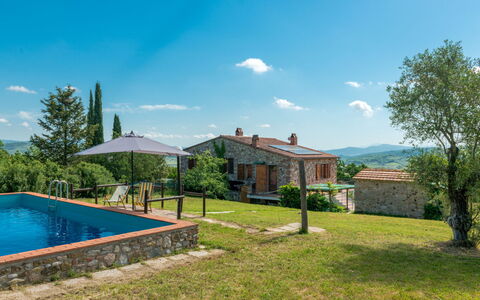 Valmarinella: Nuage, L'Eau, Ciel, Plante, Bâtiment, Propriété, Arbre, Paysage Naturel, Piscine, Maison