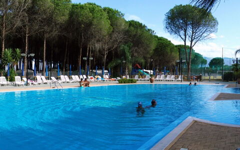 Camping Thurium: L'Eau, Ciel, Plante, Piscine, Arbre, Chaise, Ville Resort, Amusement, Immobilier, Loisir