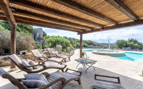 Bianca: Meubles, Mobilier De Jardin, Recours, Table, Tableau De Plein Air, Piscine, Chaise, Ombre, Plate-Forme, Patio