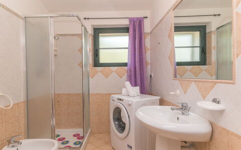 Stazzu Mendola: Miroir, Robinet, Luminaire Plomberie, Lavabo, Évier, Propriété, Violet, Bâtiment, Produit, Salle De Bains