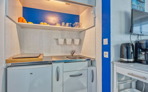 Les Sables D'Argent: Design Intérieur, Sol, Sol, Meubles, Pièce, Appartement, Principaux Appliance, Comptoir, Cabinetry, Cuisine
