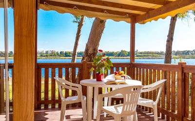 Camping Village Laguna Blu 636.3: L'Eau, Ciel, Propriété, Piscine, Bleu Azur, Nuage, Station Balnéaire, Mobilier De Jardin, Plante, Arbre