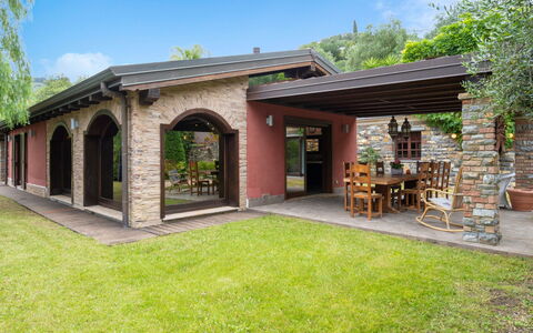 Villa Monterosso (Imp420): Toit, Domicile, Maison, Porte, Jardin, Biens, Chalet, Colonne, Ombre, Ferme