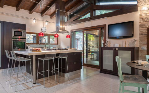 Villa Monterosso (Imp420): Meubles, Cuisine, Design Intérieur, Sol, Luminaire, Comptoir, Plafond, Bois, Chaise, Domicile