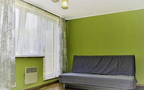 Kopalino 13: Propriété, Meubles, Confort, Bois, Design Intérieur, Rectangle, Ombre, Jaune, Fenêtre, Sol