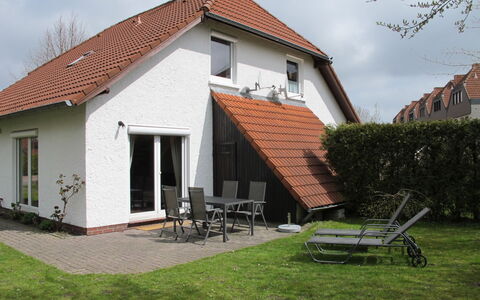 Mee(H)Rzeit (Hok106): Plante, Ciel, Bâtiment, Fenêtre, Nuage, Meubles, Lot Terre, Maison, Bois, Zone Résidentielle