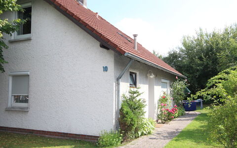 Mee(H)Rzeit (Hok106): Plante, Propriété, Ciel, Fenêtre, Bâtiment, Maison, Arbre, Lot Terre, Chalet, Herbe