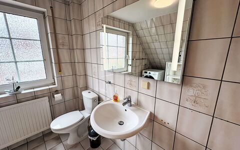 Christa (Hok110): Luminaire Plomberie, Sol, Salle De Bains, Sol, Plomberie, Design Intérieur, Pièce, Lavabo, Robinet, Évier
