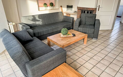 Christa (Hok110): Meubles, Canapé, Sol, Bois, Sol, Design Intérieur, Salon, Table, Appartement