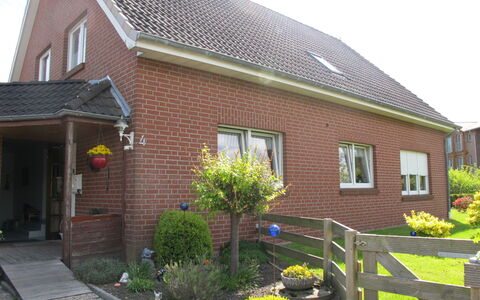 Hooksiel 607: Plante, Bâtiment, Propriété, Fenêtre, Ciel, Porte, Fleur, Chalet, Maison, Bois