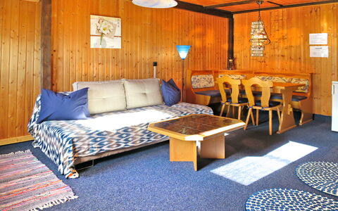 Schöser: Pièce, Meubles, Propriété, Design Intérieur, Bâtiment, Immobilier, Lit, Chambre, Table, Plafond