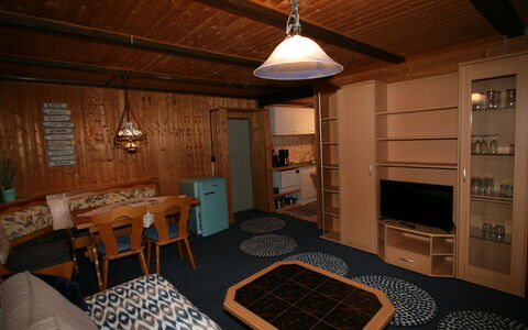 Schöser: Propriété, Meubles, Bois, Confort, Design Intérieur, Éclairage, Table, Sol, Maison, Sol
