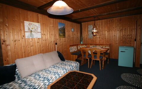 Schöser: Meubles, Propriété, Bâtiment, Confort, Bois, Design Intérieur, Éclairage, Table, Sol, Sol