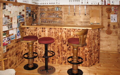 Babsi: Design Intérieur, Meubles, Pièce, Sol, Bâtiment, Tabouret, Sol, Art