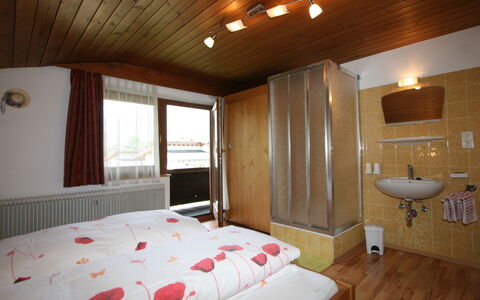 Klocker: Propriété, Meubles, Design Intérieur, Confort, Bois, Éclairage, Sol, Évier, Luminaire Plomberie